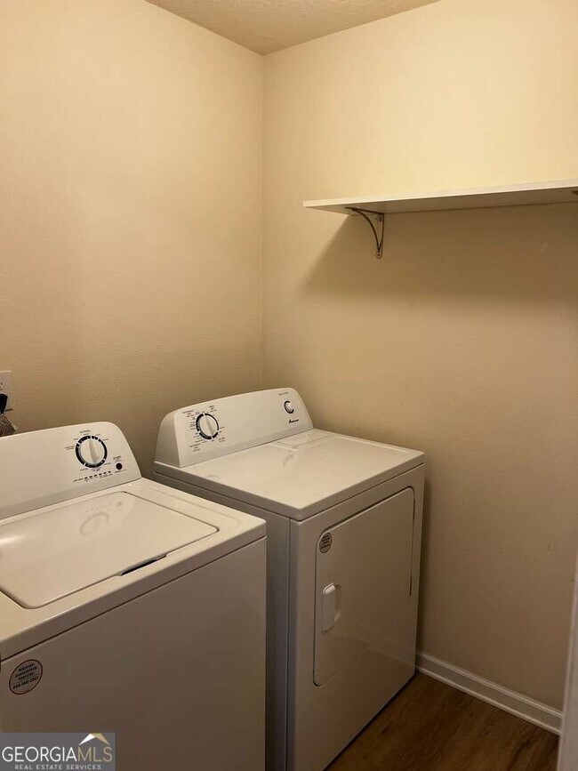 Building Photo - 306 Cedar Breeze Dr