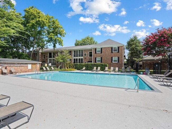 Building Photo - 5025 Hillsboro Pike