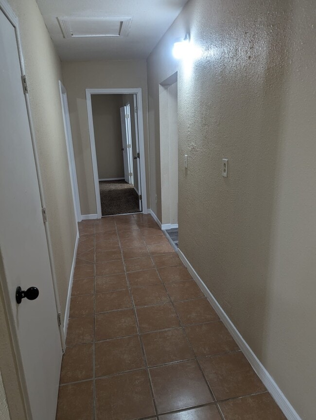 Building Photo - 14633 Valentin Dr