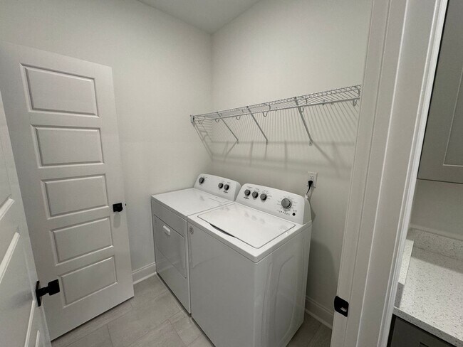 Building Photo - 4BD/4.5BA FOR RENT