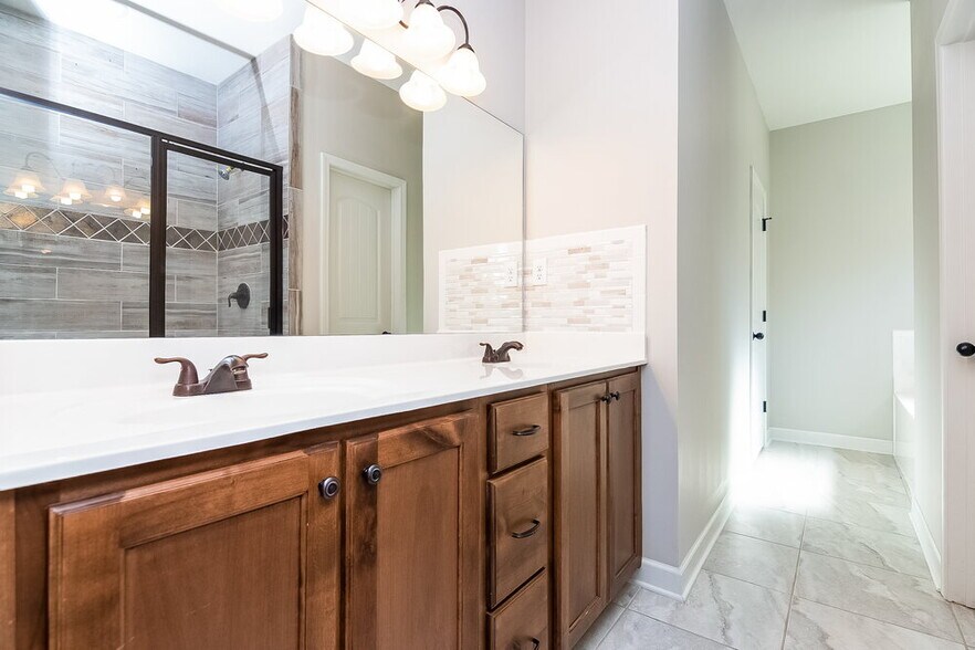 Building Photo - 2674 Champion Hills Dr