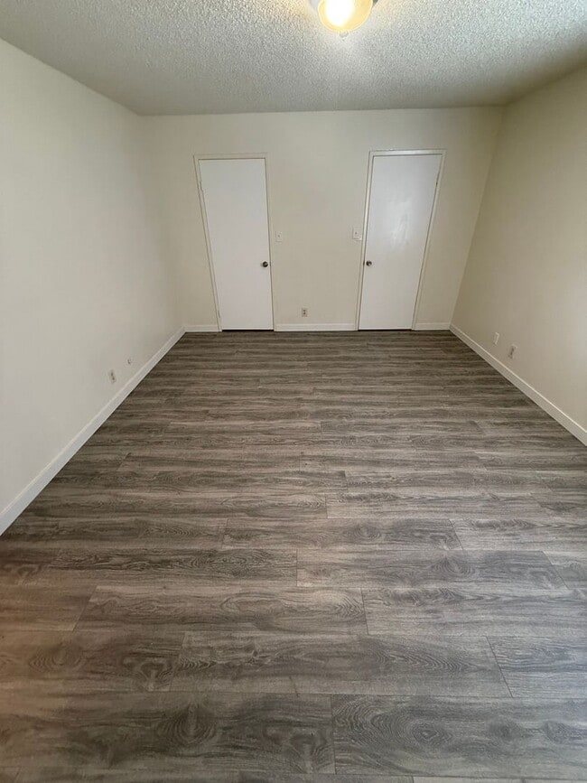 Building Photo - Spacious 4-Bedroom Home in Northeast Bakersfield