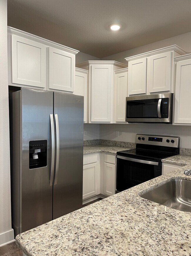 Building Photo - 1630 Iroquois Ct