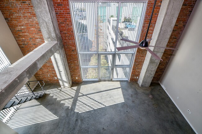 Building Photo - 2000 Bagby St