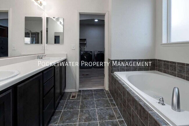 Building Photo - 5019 Thistle Dr