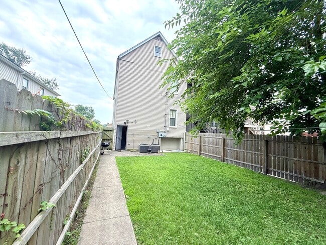 Building Photo - 3008 E 81st St