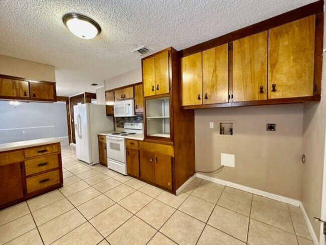Building Photo - Spacious 3 Bedroom Duplex for Rent in Nice...