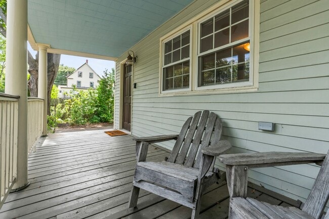 Building Photo - New England Style Farm House for RENT in P...