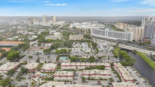 Building Photo - 6709 N Kendall Dr