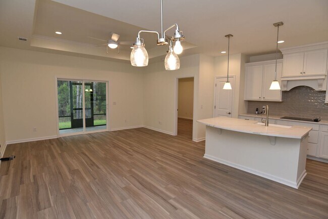 Building Photo - Charming Town Home Available