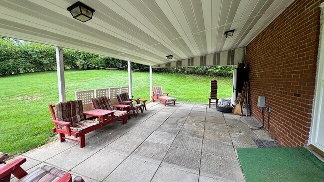 Building Photo - 119 Highview Dr