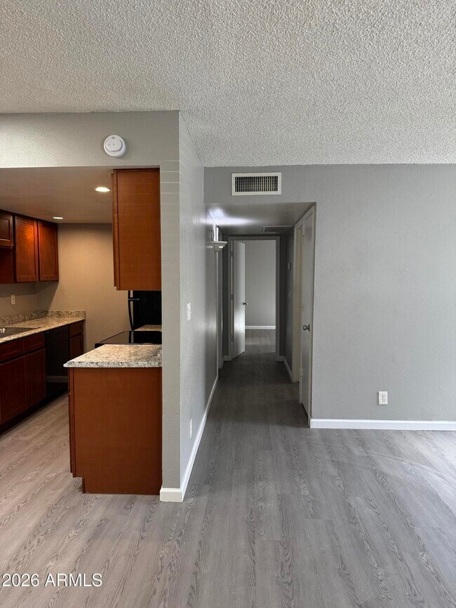 Building Photo - 6527 N 67th Ave