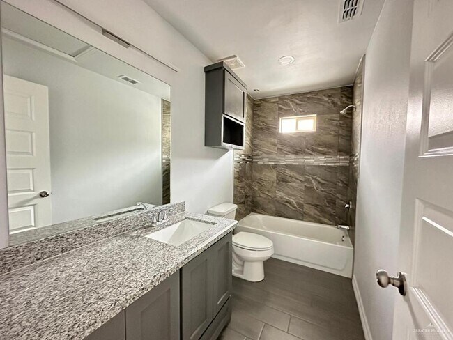 Building Photo - 13 Las Vistas Ln
