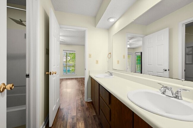 Building Photo - 5379 Rosedown Ct