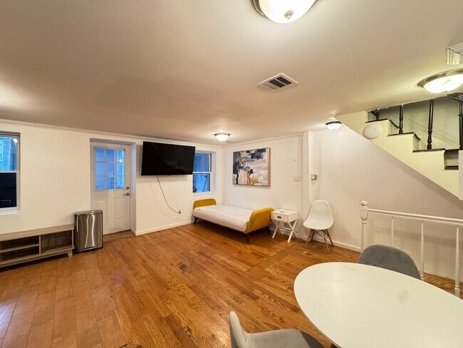 Building Photo - 19th Street