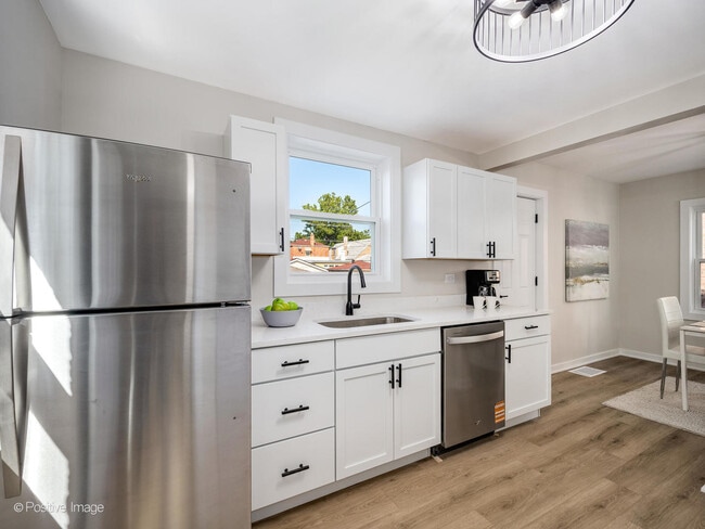 Building Photo - 4036 W 57th St