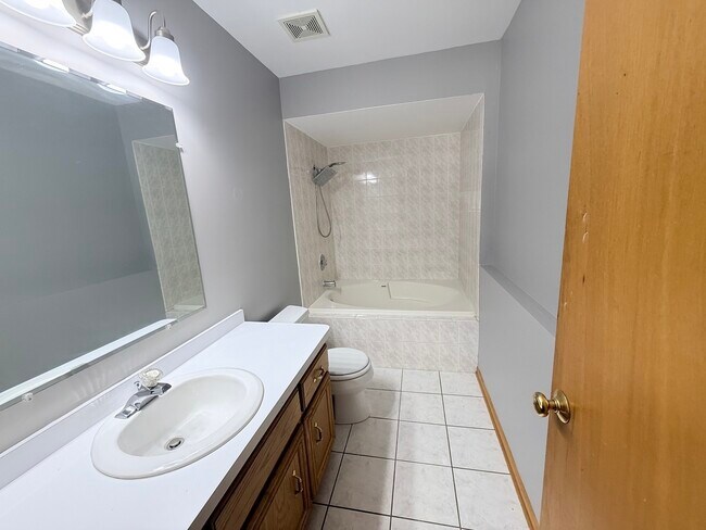 Building Photo - 5150 Shadow Creek Dr