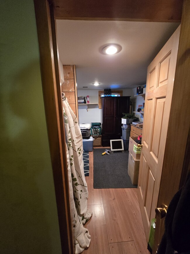 Building Photo - 417 E Tamarack St