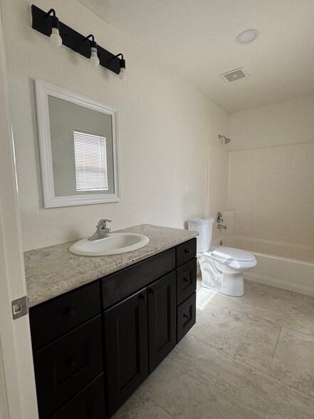 Building Photo - 15503 Venice Ln