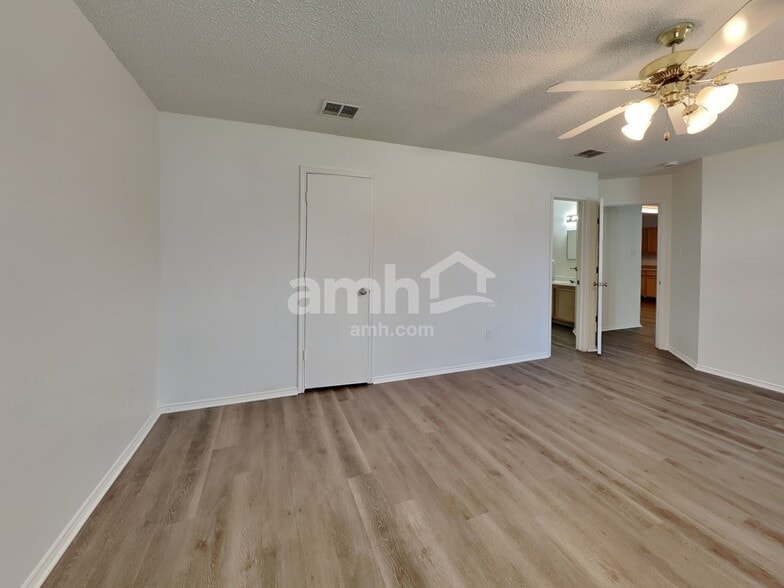 Building Photo - 3913 Country Ln