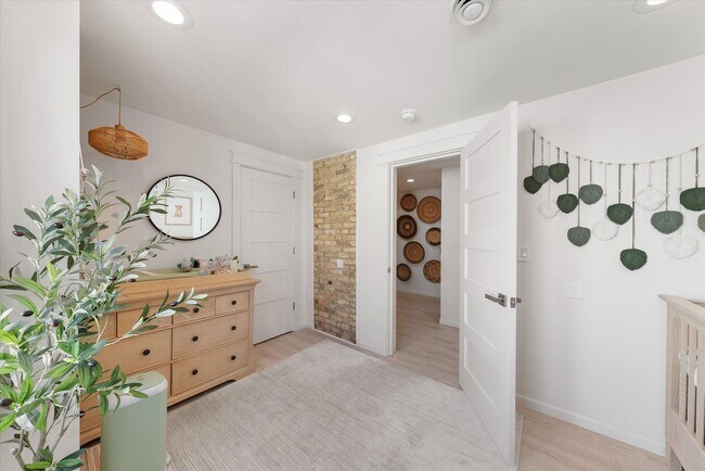 Building Photo - 2509-2511 N Cramer St