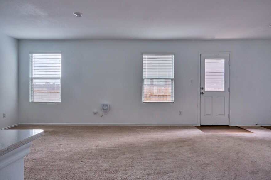 Building Photo - 160 Avre Loop