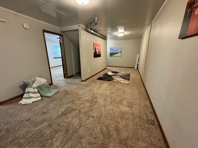 Building Photo - 215 Greenbush Dr