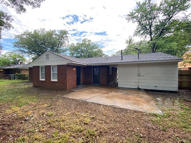 Building Photo - Welcome to 4020 Graceland!