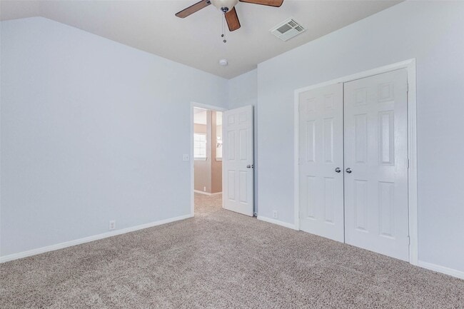 Building Photo - 2402 Sunlight Ln