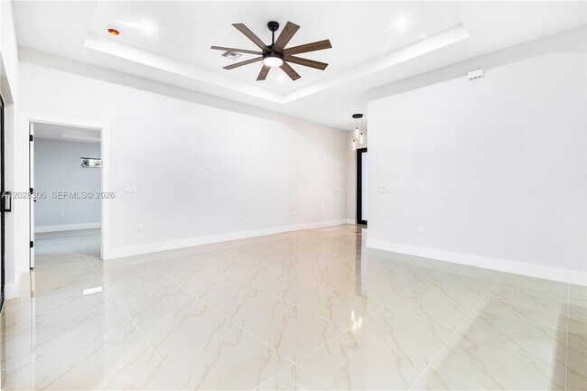 Building Photo - 450 Mercedes Ct