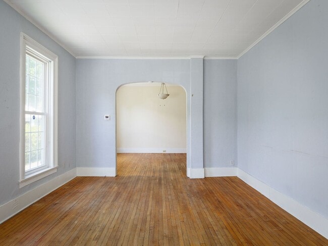 Building Photo - Charming and spacious 4-bedroom, 2 full bath home located in the City of Watertown.