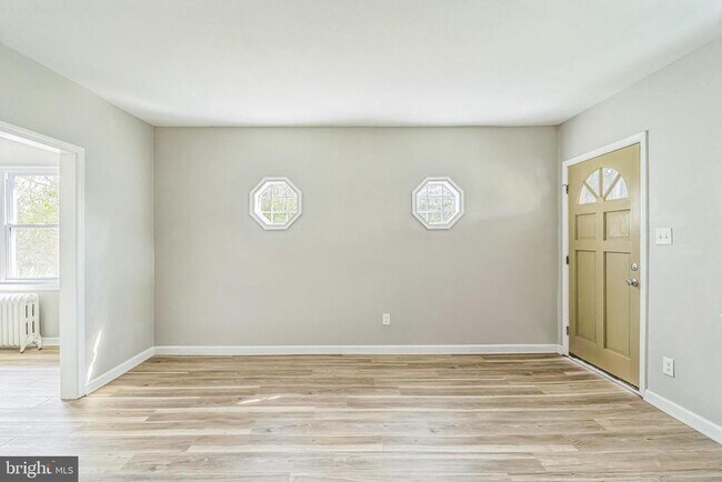 Building Photo - 557 9th Ave