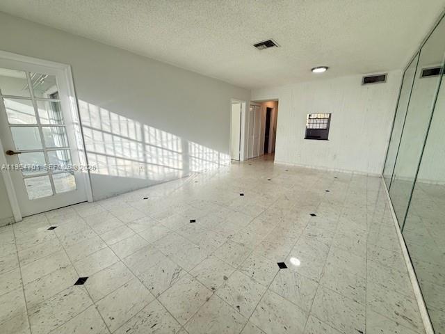 Building Photo - 20200 NE 29th Ct