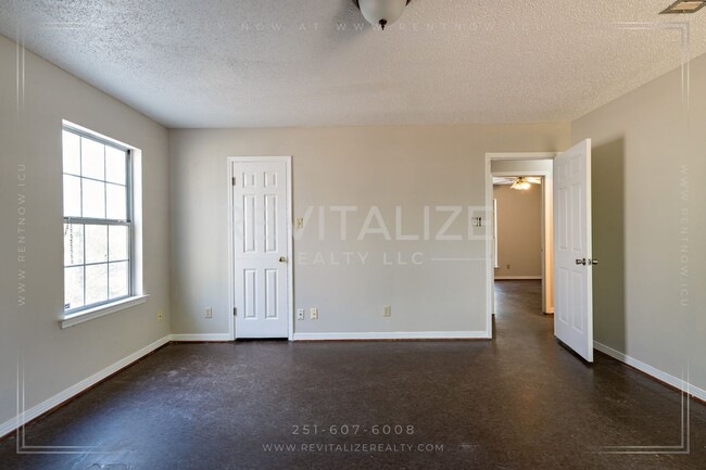 Building Photo - 3 Bed/2 Bath Home on Corner Lot!
