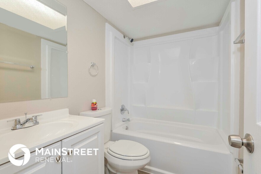 Building Photo - 3019 Clay Cir