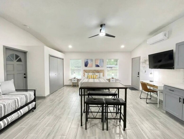 Building Photo - 1213 Corbett Ln