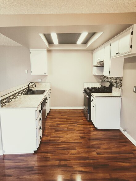 Kitchen - 131 Montana St