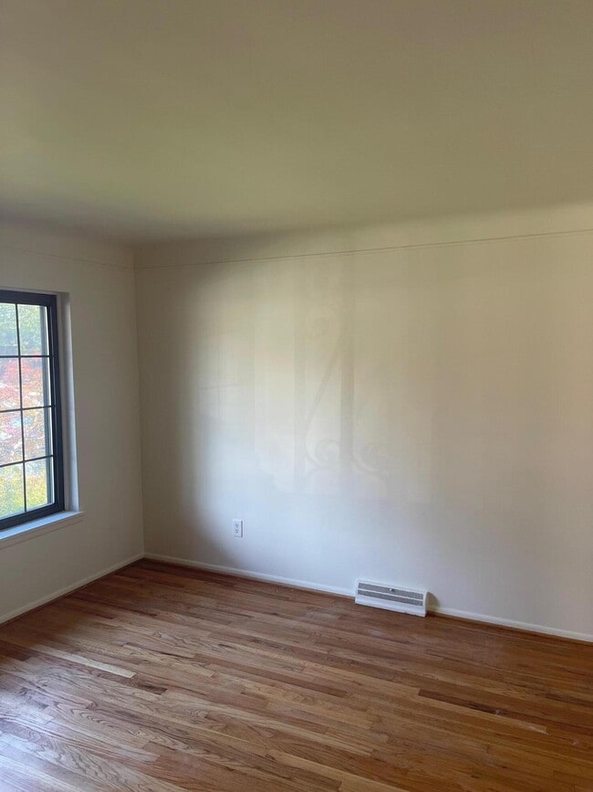 Building Photo - 4011 Harlow Ave