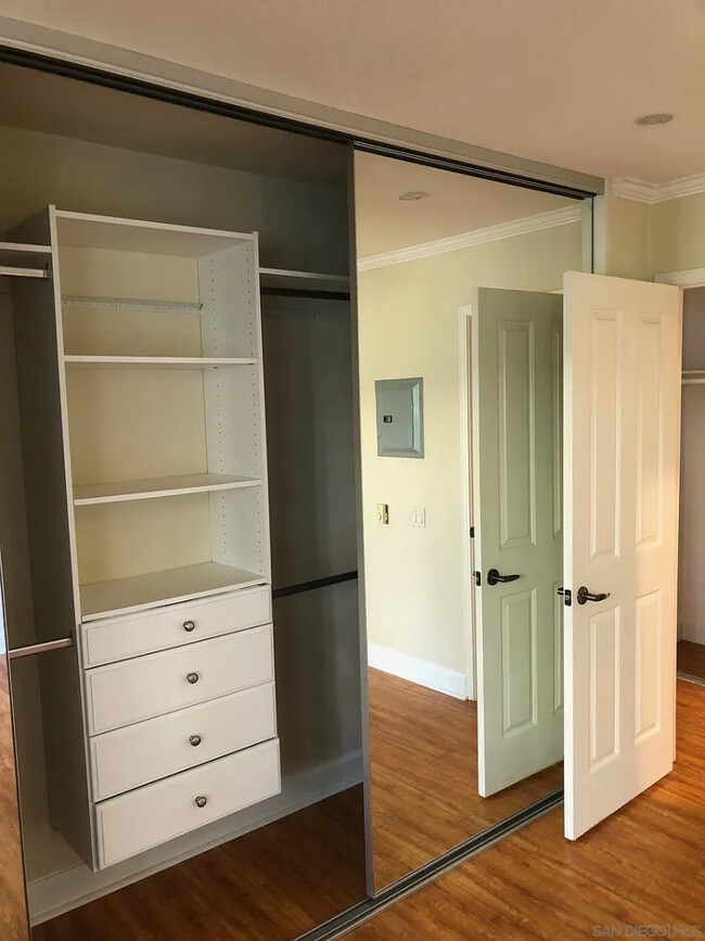 Building Photo - Light-Filled 1BR Retreat with Utilities Included in Prime La Jolla Locale