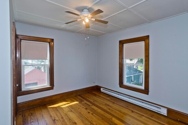 Building Photo - 33 Noble St