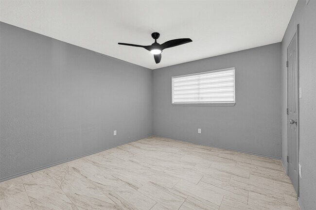 Building Photo - 705 Holly Springs Ct