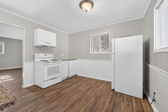Building Photo - 2956 Valleyview Dr