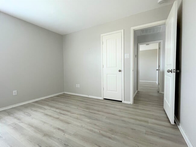 Building Photo - 2861 Houston Wood Dr