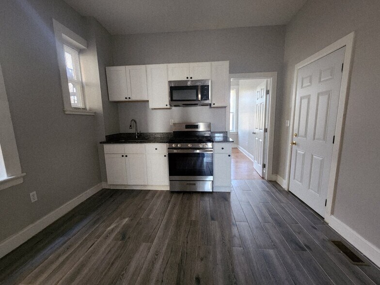 Building Photo - 43 William St