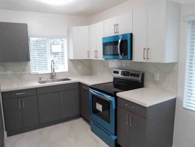 Building Photo - 354 NW 59th Terrace