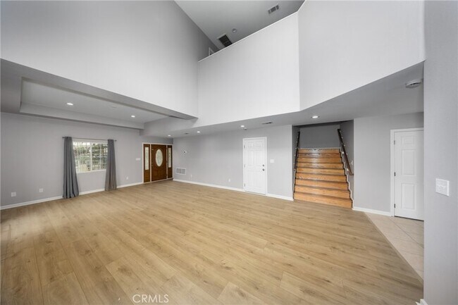 Building Photo - 642 N 6th Ave