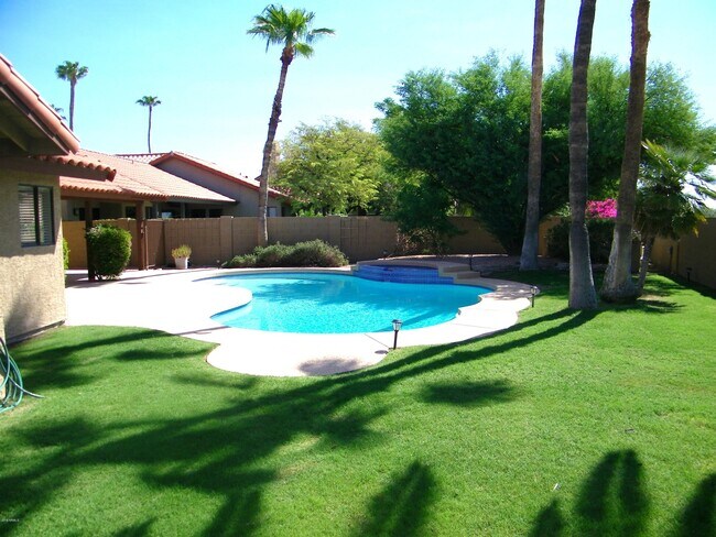 Building Photo - 10533 E Bella Vista Dr