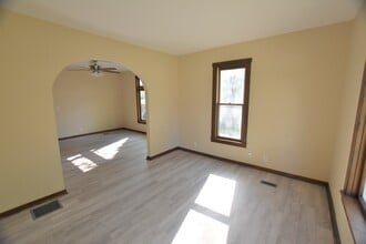 Building Photo - 451 Marion Ave