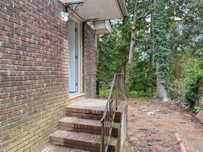 Building Photo - 6071 Pinecreek Rd