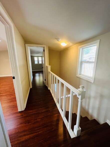 Building Photo - 618 Woodland Dr